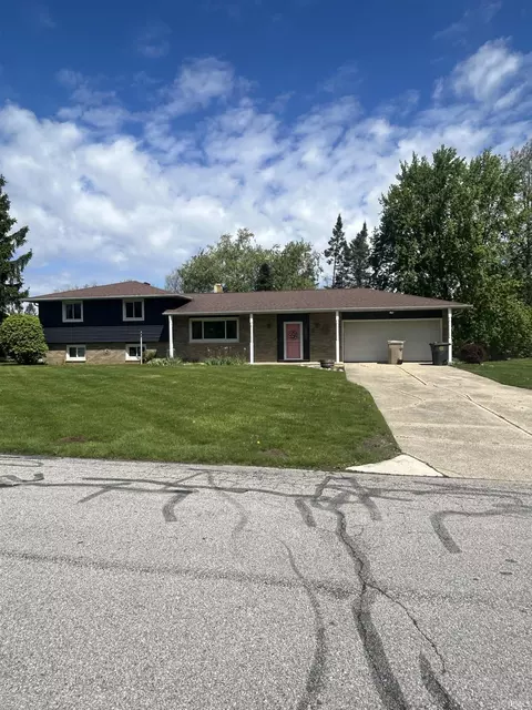 1237 Hampshire Dr, South Bend, IN 46614