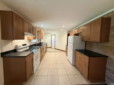 Kitchen - 1310 E Prairie Dr, Bloomington, IN 47408 photo 2 of 3