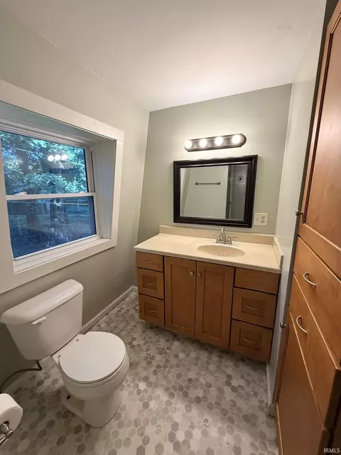 Bath - 1310 E Prairie Dr, Bloomington, IN 47408 photo 1 of 4