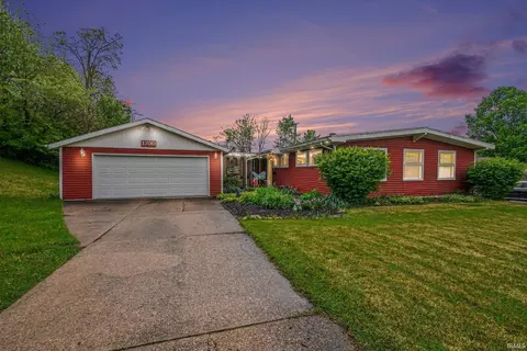 1730 Ridgedale Rd, South Bend, IN 46614