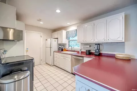 Kitchen - 1325 Elliston Dr, Bloomington, IN 47401 photo 1 of 5