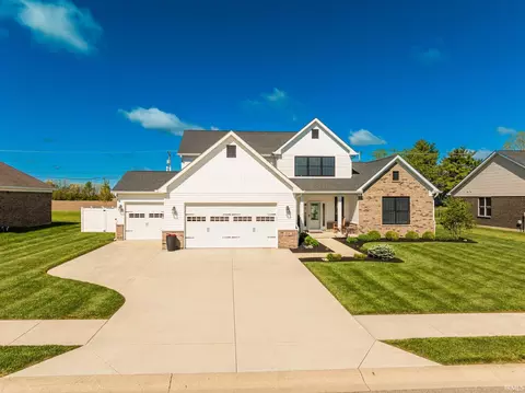 805 N Wild Pine Dr, Yorktown, IN 47396