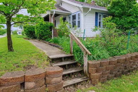 Exterior - 306 E Hillside Dr, Bloomington, IN 47401 photo 2 of 11