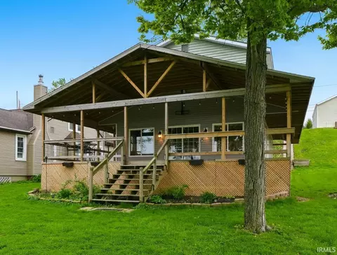 6685 E Harrold Rd, Churubusco, IN 46723