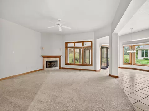 Living - 1908 Bent Tree Ct, Auburn, IN 46706 photo 4 of 5