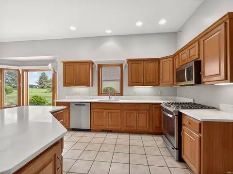 Kitchen - 1908 Bent Tree Ct, Auburn, IN 46706 photo 3 of 4