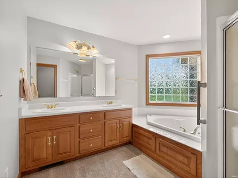 Bath - 1908 Bent Tree Ct, Auburn, IN 46706 photo 1 of 3