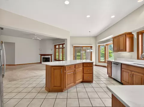 Kitchen - 1908 Bent Tree Ct, Auburn, IN 46706 photo 2 of 4