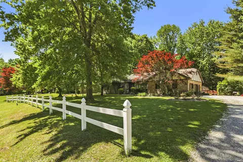 11200 Ridge Knoll Dr, Evansville, IN 47710