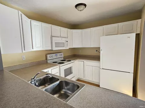 Kitchen - 3987 S Cramer Cir, Bloomington, IN 47403 photo 1 of 2
