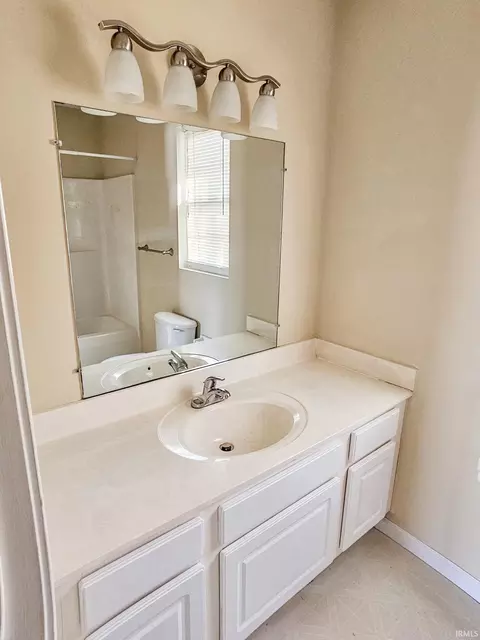 Bath - 3987 S Cramer Cir, Bloomington, IN 47403 photo 2 of 5