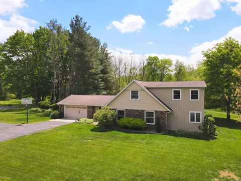 7151 W Cavewood Ct, Bloomington, IN 47403