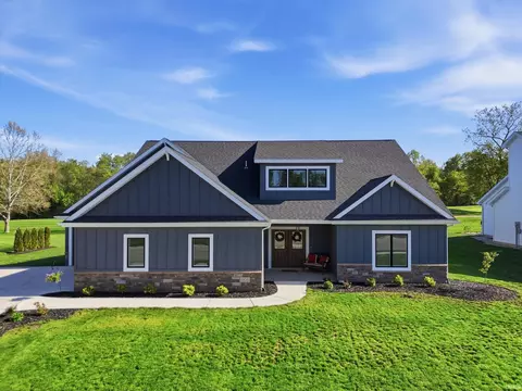 1908 Golfview Dr, Auburn, IN 46706