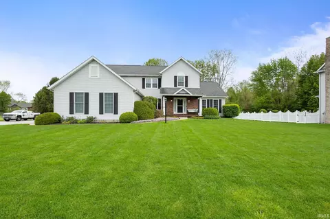 60506 Woodstock Dr, South Bend, IN 46614
