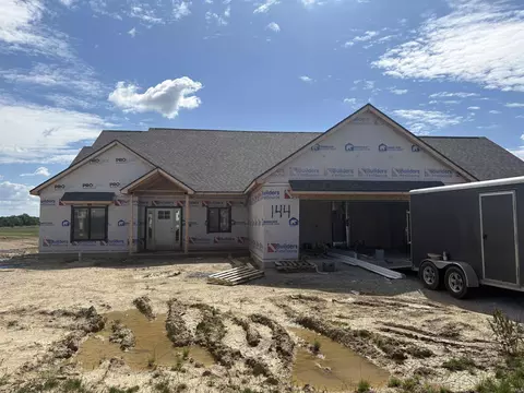 2220 Golfview Dr, Auburn, IN 46706