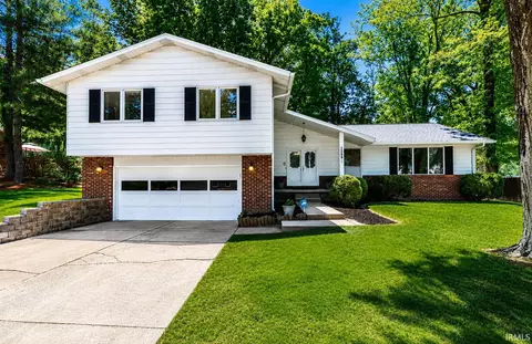 7599 Meadow Ln, Newburgh, IN 47630