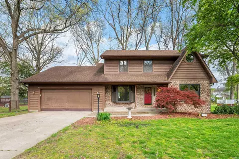 50690 Little John Ln, Granger, IN 46530