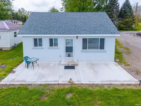 8727 S South Hill Dr, Silver Lake, IN 46982