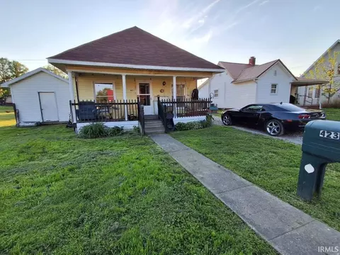 423 S Jackson St, Oakland City, IN 47660