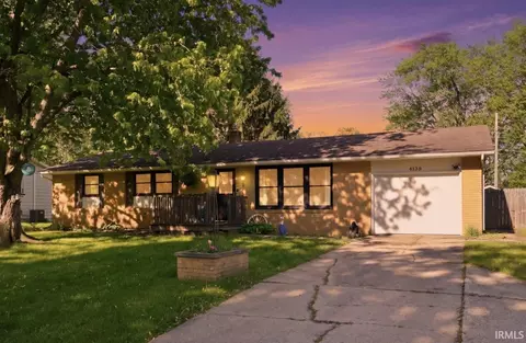 4135 Oakleaf Dr, Fort Wayne, IN 46815