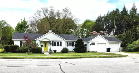 1004 E Woodside St, South Bend, IN 46614