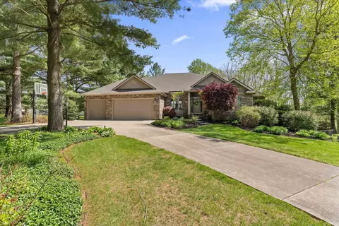 58732 River Forest Dr, Goshen, IN 46528