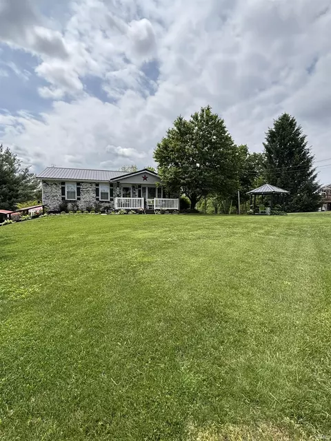 550 W Water Tower Rd, Salem, IN 47167