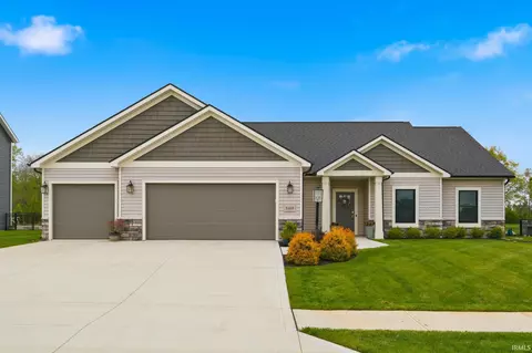 5329 Greyson Heights Dr, Auburn, IN 46706