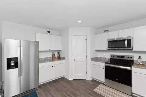 Kitchen - 85 Hepburn Way, Chesterton, IN 46304 photo 2 of 2
