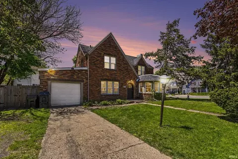 1237 Blaine Ave, South Bend, IN 46616