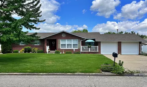 1860 Dogwood Ln, Linton, IN 47441