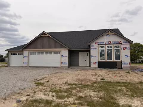 5035 Chickadee Dr, Woodburn, IN 46797