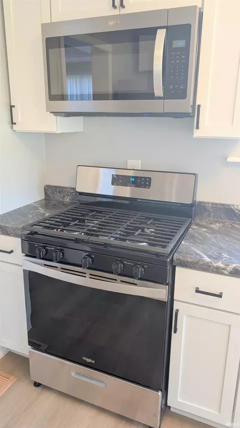 Kitchen - 412 E Cherry St, Bluffton, IN 46714 photo 6 of 7