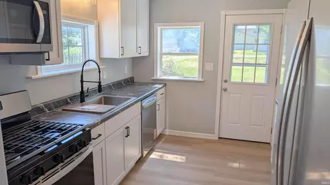 Entry Way - 412 E Cherry St, Bluffton, IN 46714 photo 3 of 3
