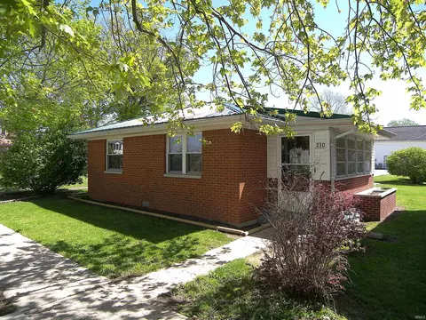 210 N Tucker St, Mentone, IN 46539