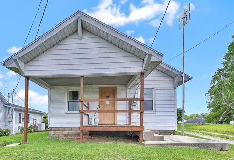 104 S Division St, Francisco, IN 47649