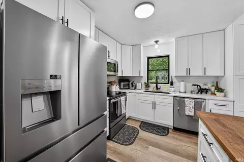 Kitchen - 51246 Shady Ln, Elkhart, IN 46514 photo 1 of 4