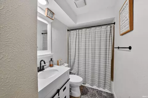 Bath - 51246 Shady Ln, Elkhart, IN 46514 photo 4 of 5