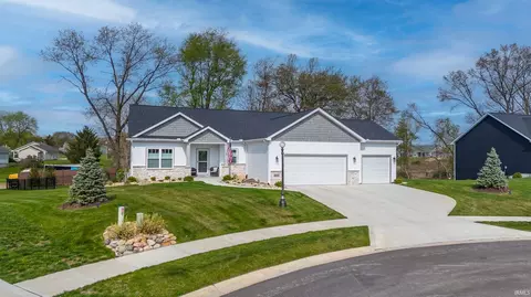 2867 E Lake Tahoe Trl, Warsaw, IN 46582