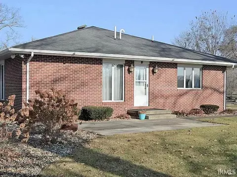 5268 E Country Club Rd, Logansport, IN 46947