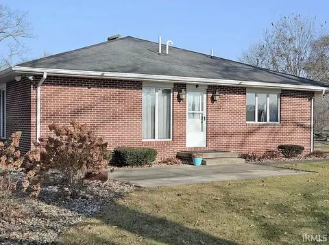 5268 E Country Club Rd, Logansport, IN 46947