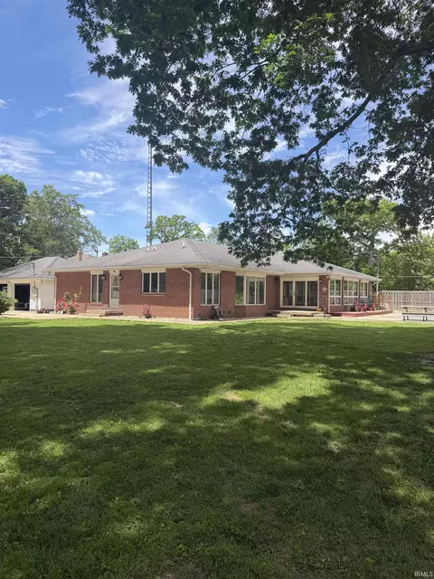 5268 E Country Club Rd, Logansport, IN 46947