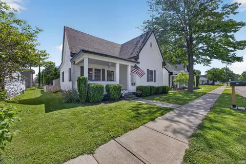 910 W Oak St, Mitchell, IN 47446