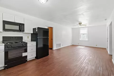 Living - 109 E 8th St, Matthews, IN 46957 photo 4 of 5