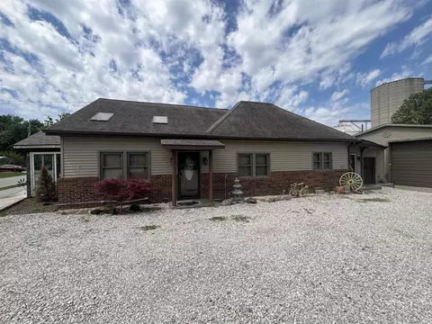 100 E 16th St, Vincennes, IN 47591