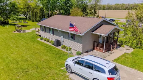 220 N Benton St, Roann, IN 46974