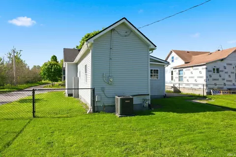 Exterior - 414 E High St, Garrett, IN 46738 photo 3 of 6