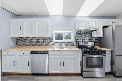 Kitchen - 414 E High St, Garrett, IN 46738 photo 5 of 5