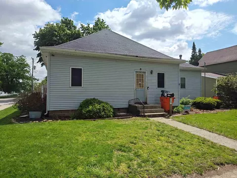 728 N Market St, Winamac, IN 46996