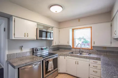 Kitchen - 2906 E 1200 N, Yoder, IN 46798 photo 2 of 4